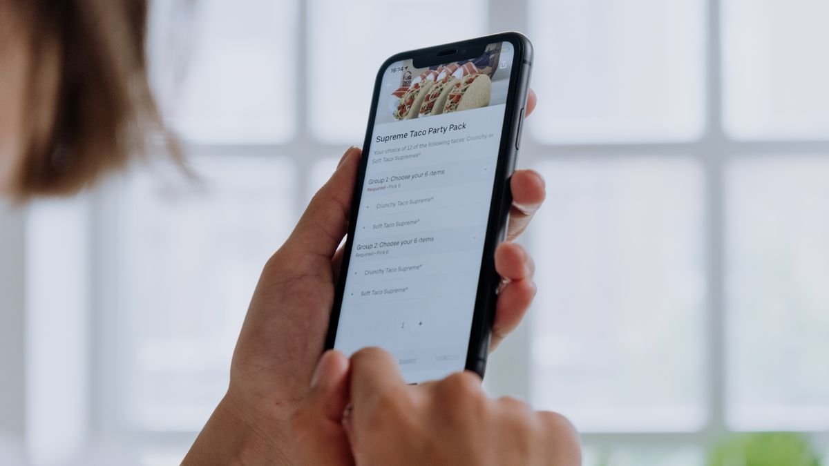 Hands ordering food in a delivery app on a smartphone